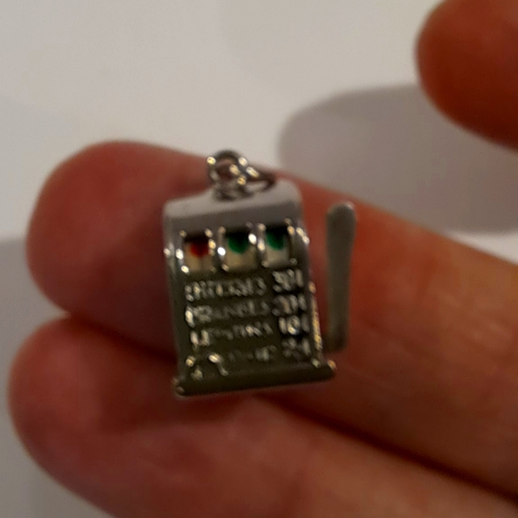 Vintage Crea Sterling Silver One Arm Bandit 3D Moveable Charm. Marked on bottom - Picture 3 of 7